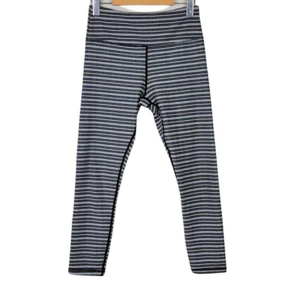 𝅺zyia Active Chevron Striped Crop Leggings High Rise Black White 6-8